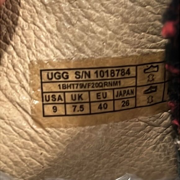 🔥🔥 UGG KIERNAN BLACK SUEDE SHEEPSKIN WEDGE ANKLE BOOTS Women Sz 9 - PERFECT - Picture 11 of 11